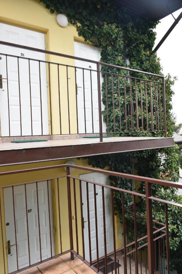 Hostel Malva Łomianki Dış mekan fotoğraf